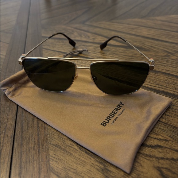 Burberry Gold Frame Aviator Sunglasses - Picture 1 of 4